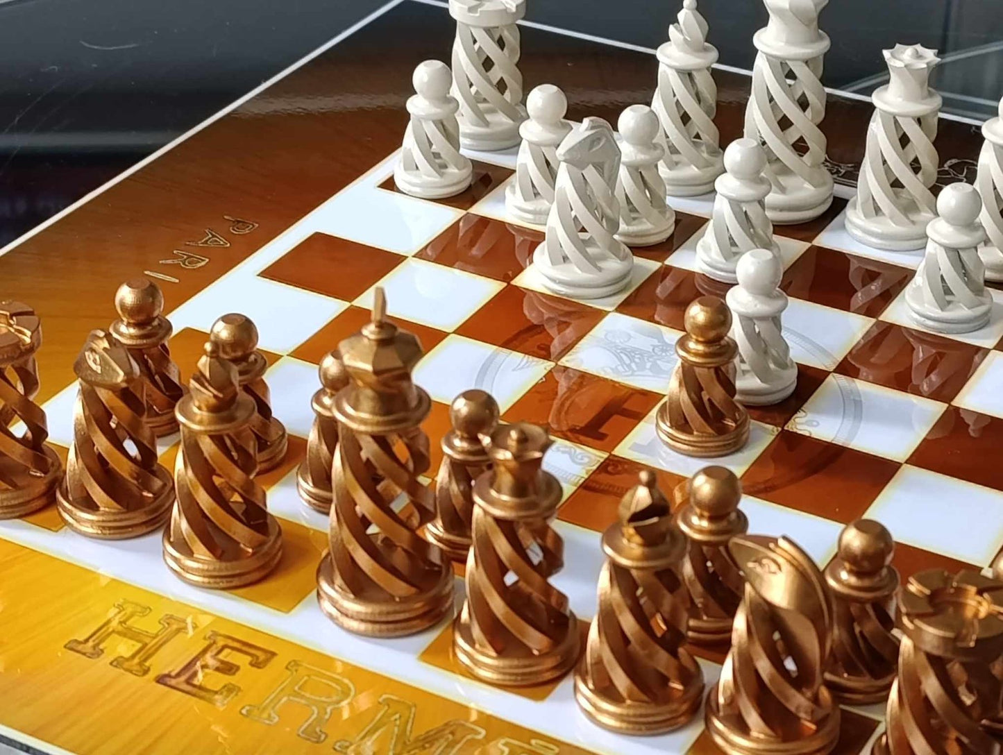 Hermes Golden Sun Chessboard ( Kleiner Artist )